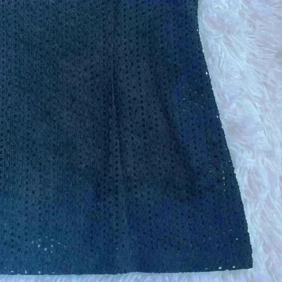 Banana Republic sleeveless top. Black with gold, zipper and back.  Size 8. NWT. - Picture 4 of 7